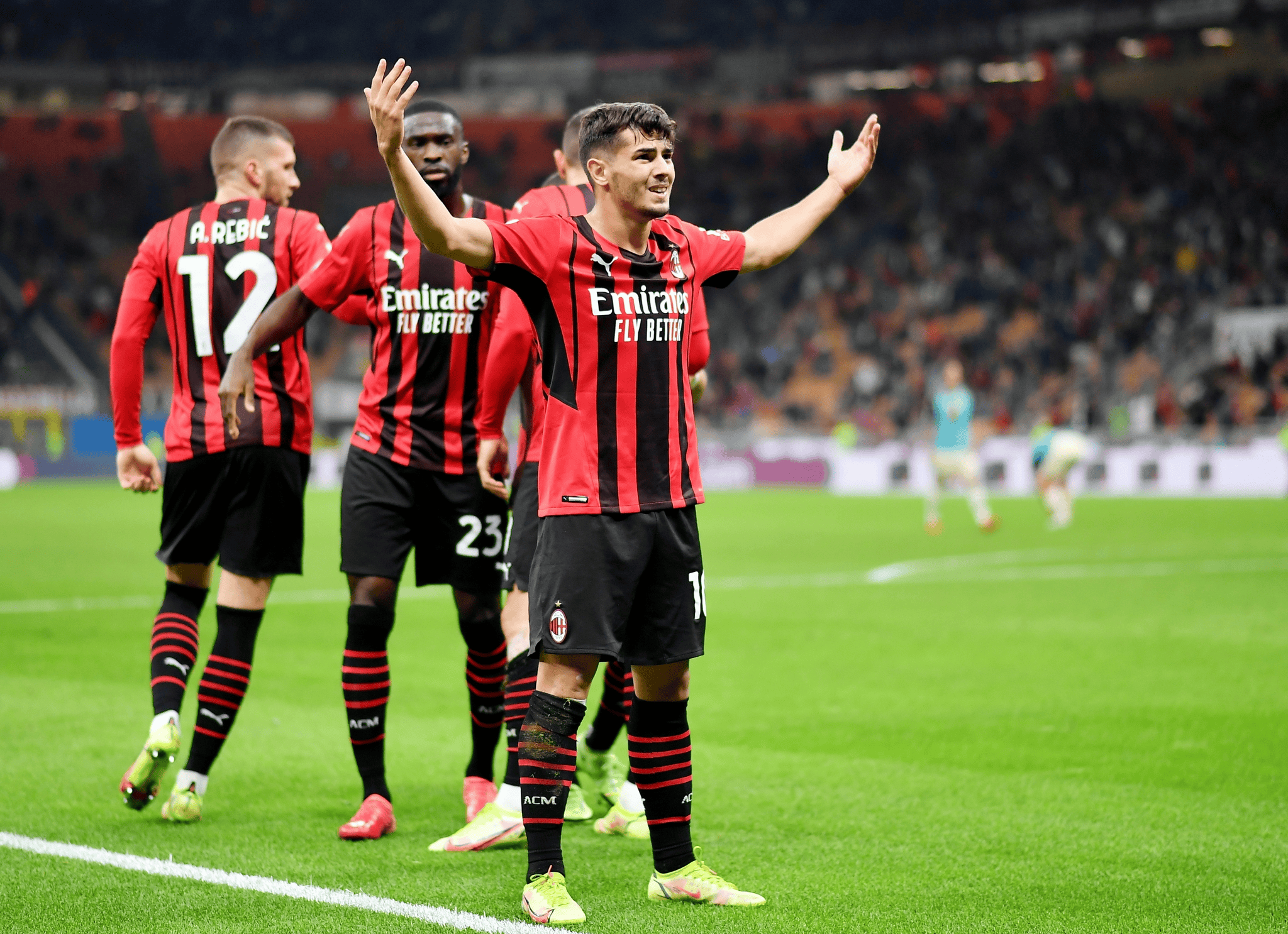 皇马vsac米兰_(皇马vsac米兰比赛结果)  第1张