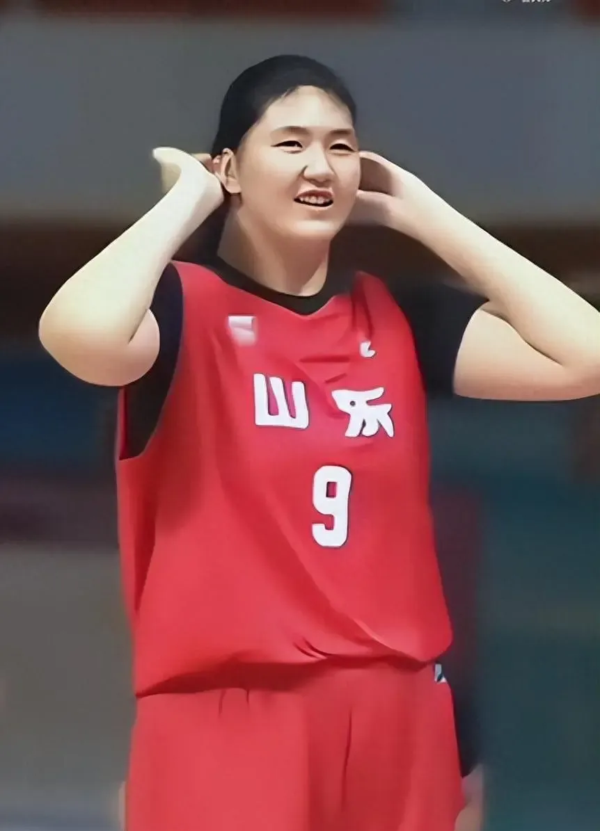 关于中国女篮小将张子宇适应速度远超预期回防慢问题不明显的信息  第2张