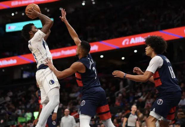 NBA常规赛独行侠客场111-105力克奇才终结4连败马绍尔替补贡献30+8的简单介绍