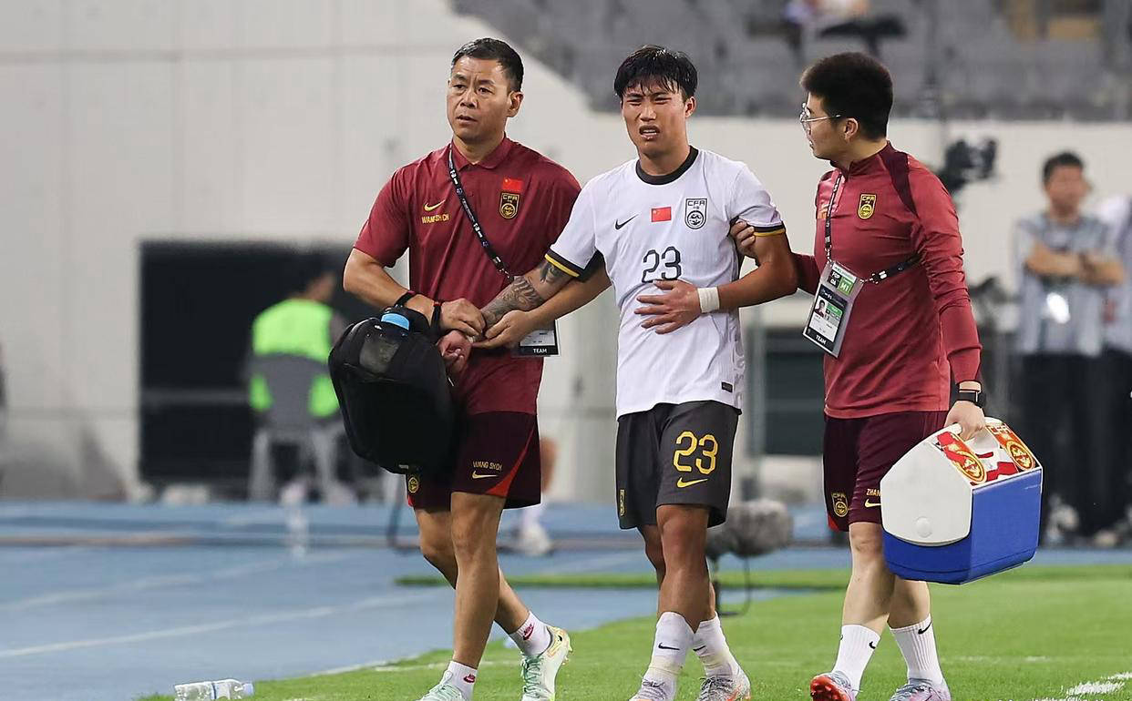 朱辰杰两次失误致丢球国足不敌韩国的简单介绍  第1张