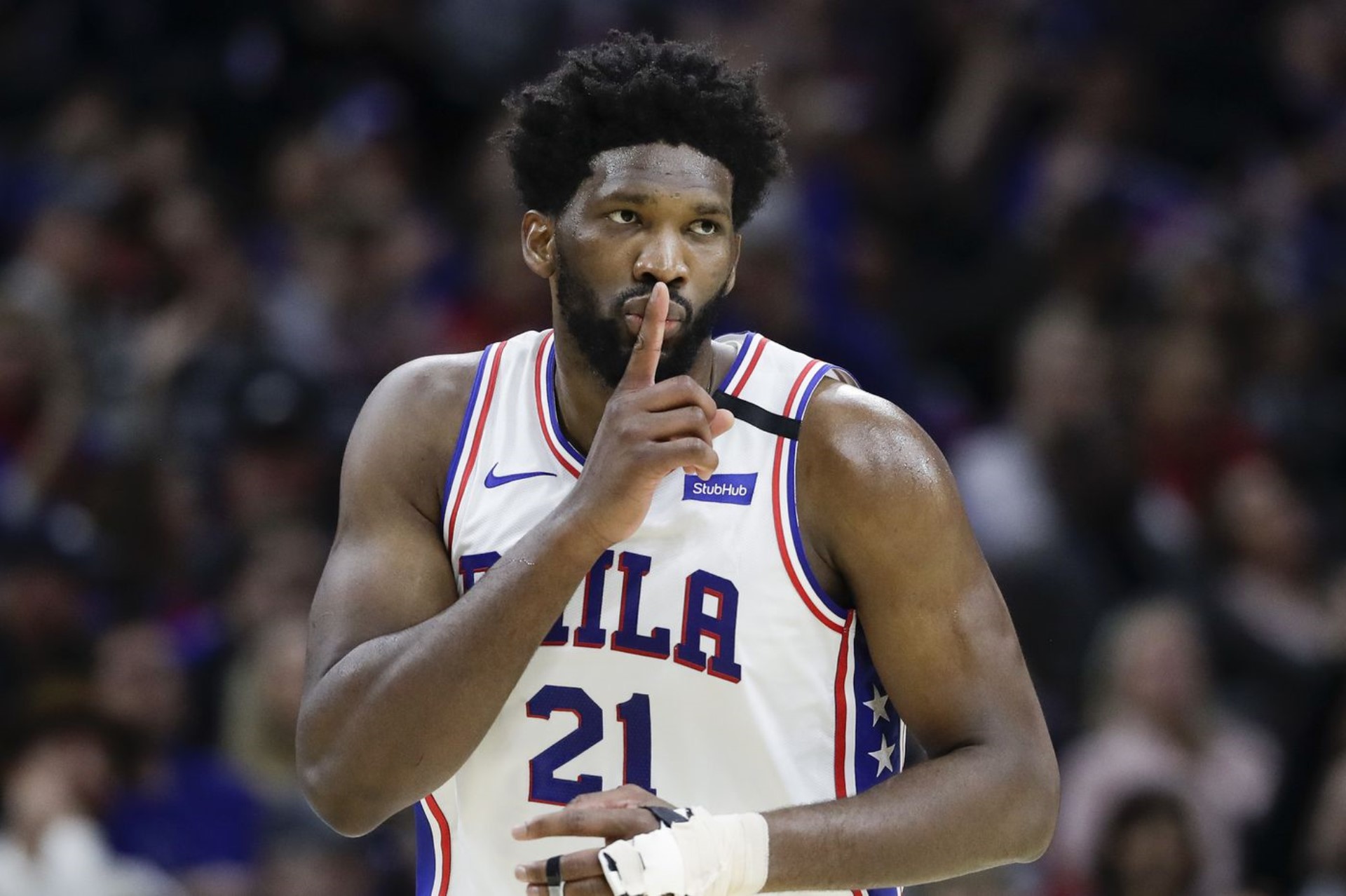 NBA公布对恩比德罚款因场上做出不当动作  第1张