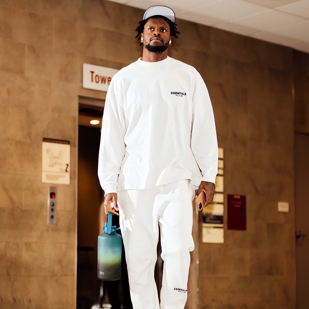 关于NBA常规赛骑士主场128-122力克公牛米切尔29分莫布利24+8的信息  第2张