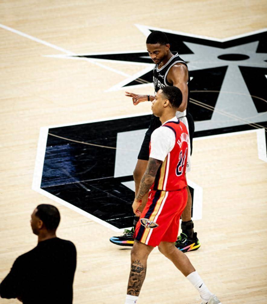 NBA常规赛马刺主场126-119力克鹈鹕福克斯24分文班亚马18+18的简单介绍  第2张