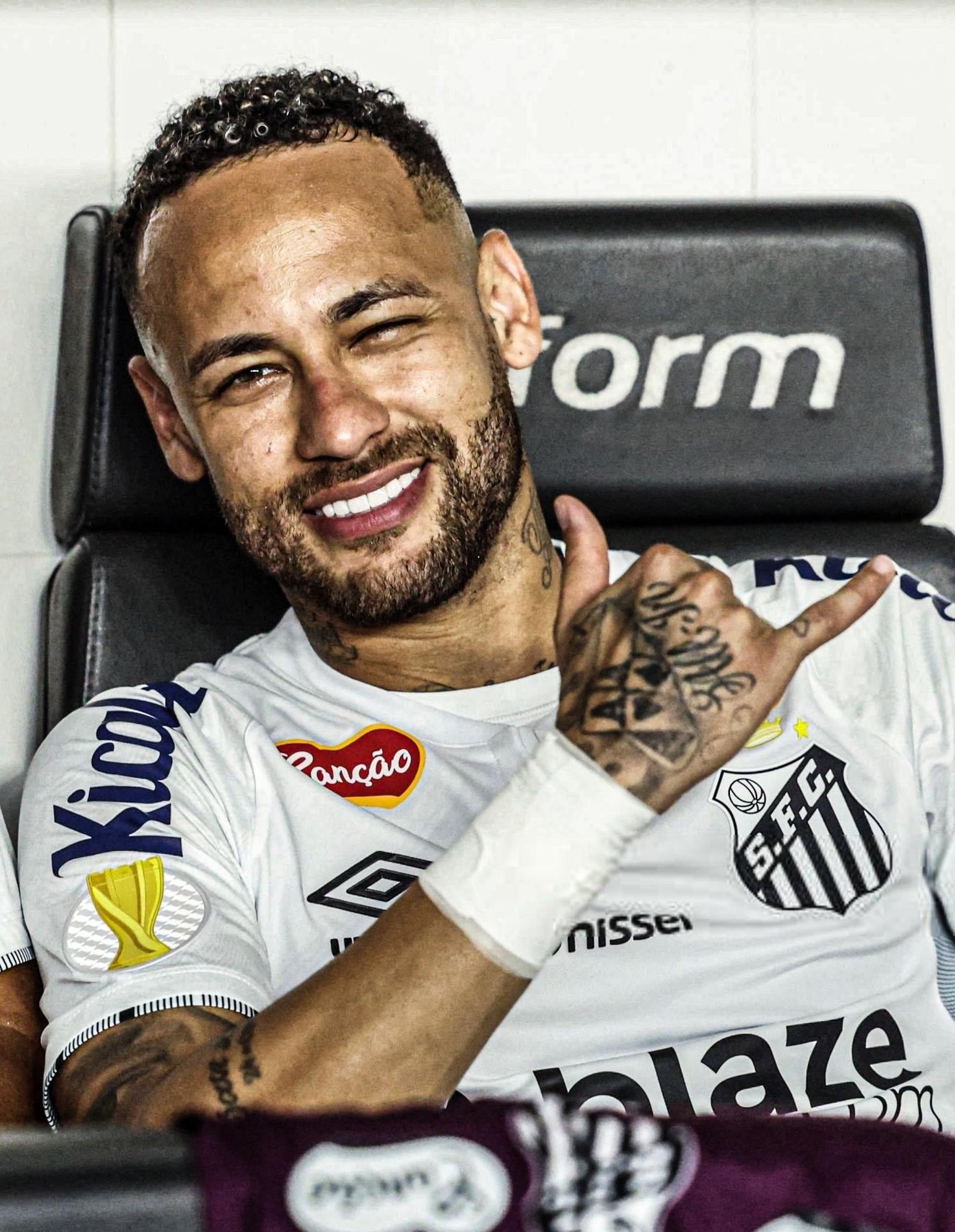 包含内马尔不满被换下的决定与桑托斯的合同赛季末到期的词条  第2张