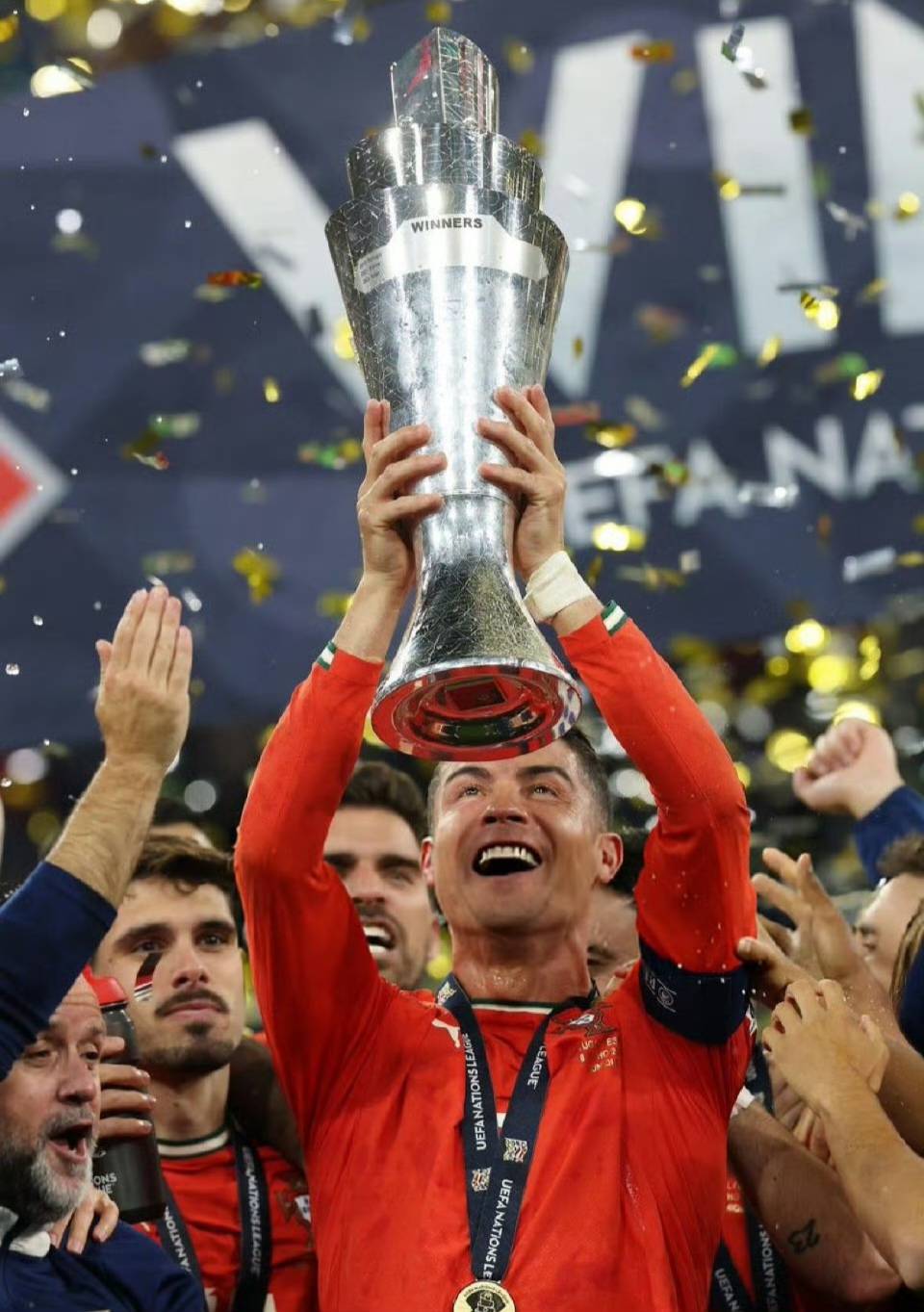 包含葡萄牙再夺欧国联冠军C罗破门+伤退点球击败西班牙的词条  第1张