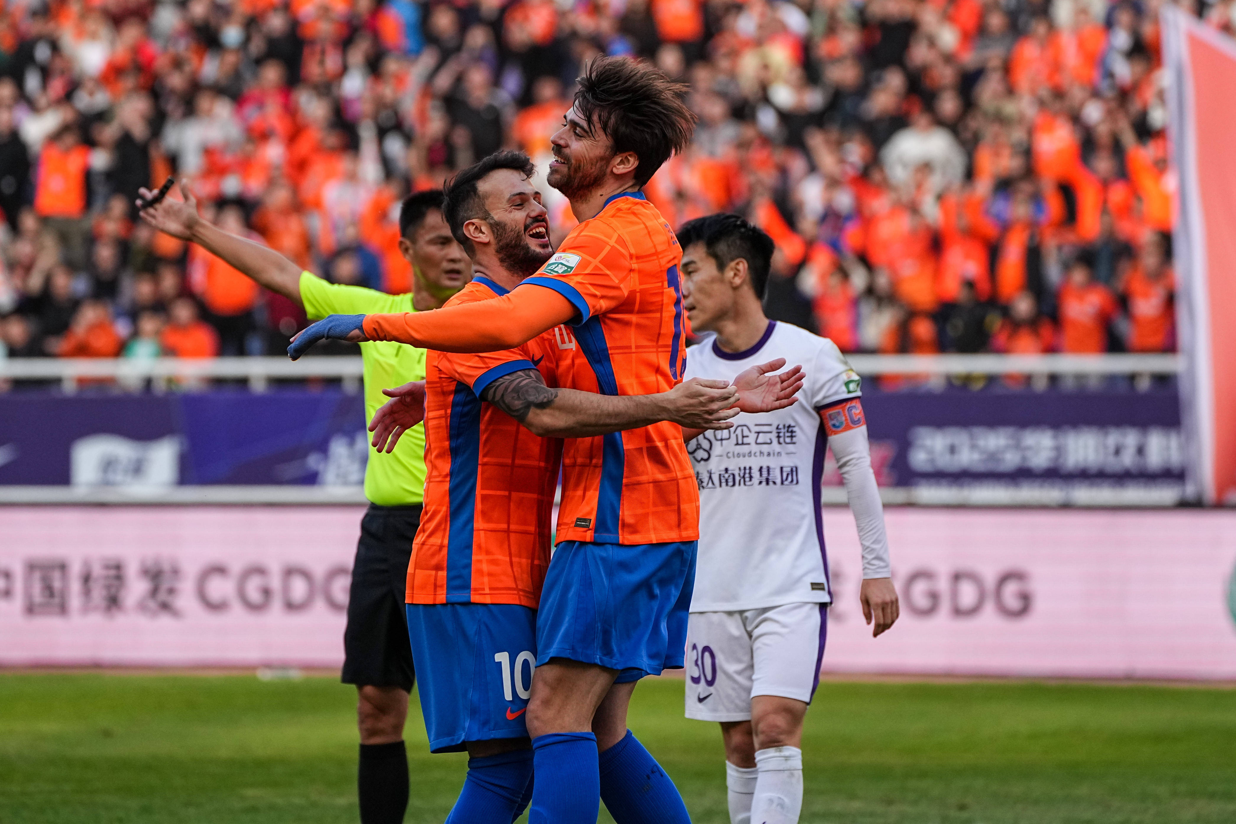 关于中超上海申花VS山东泰山比赛预测泰山近期状态出色的信息  第2张