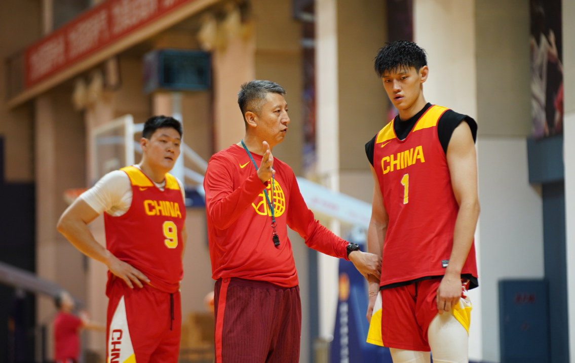 包含韩国男篮大胜关岛男篮晋级八强战将对阵中国男篮的词条