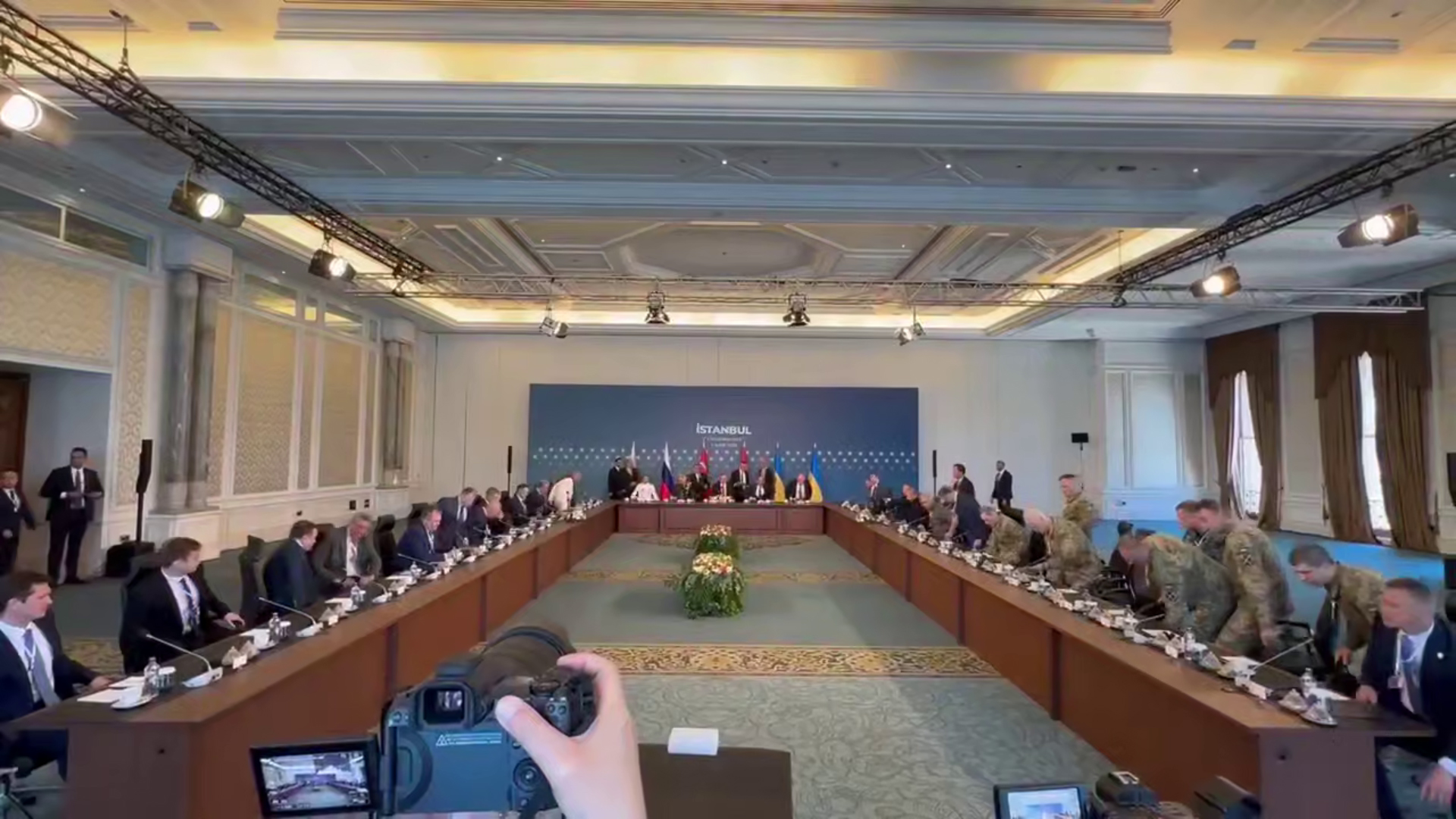 狼队有意签下曹法尔双方已经开始初步谈判的简单介绍  第1张