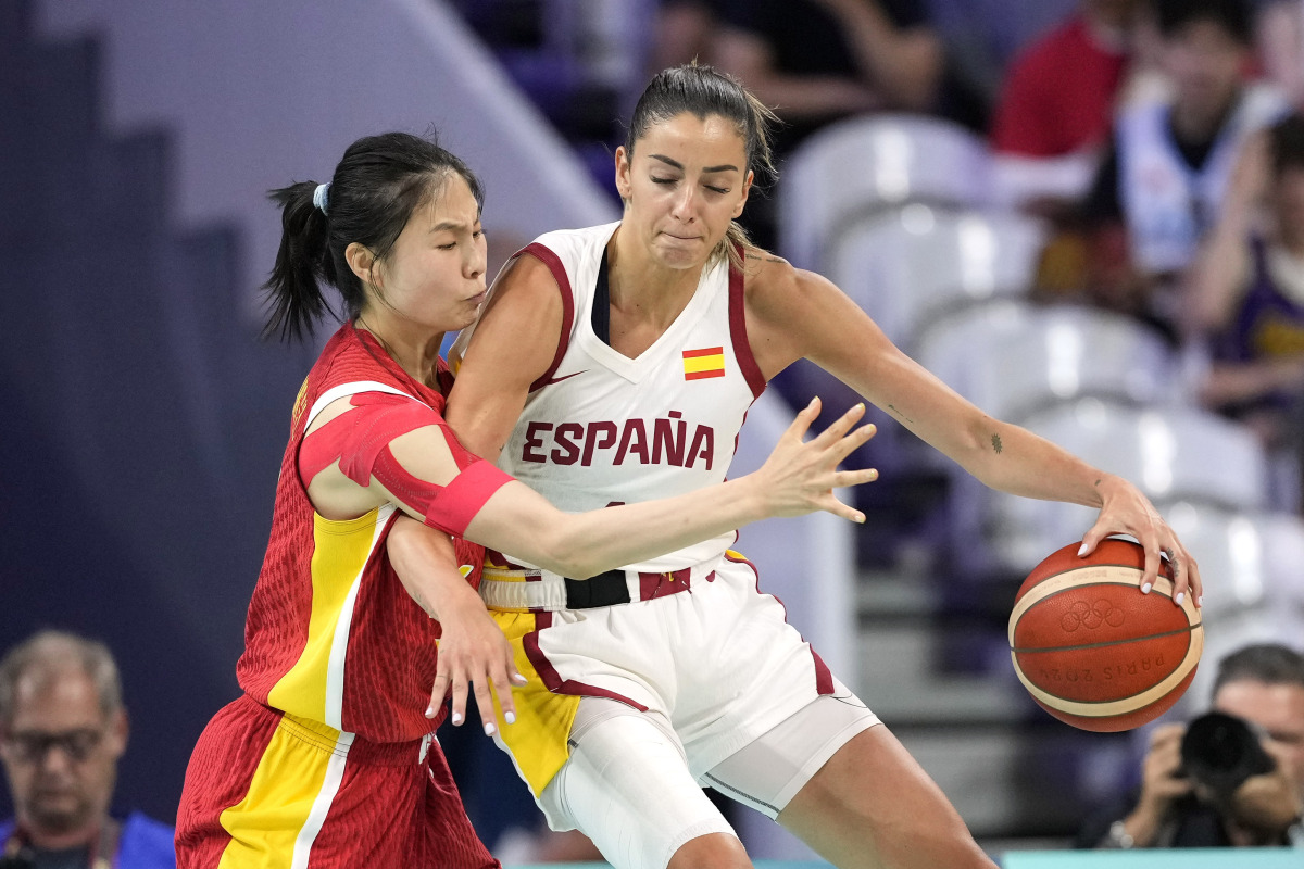 包含德女联:奥斯纳布吕克女篮VS赫利女篮的词条