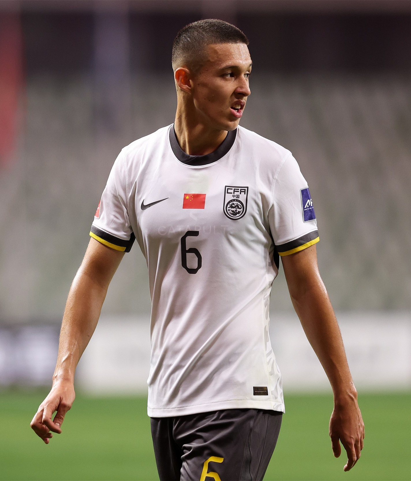 关于王钰栋伤势无大碍左膝韧带轻度拉伤的信息  第1张