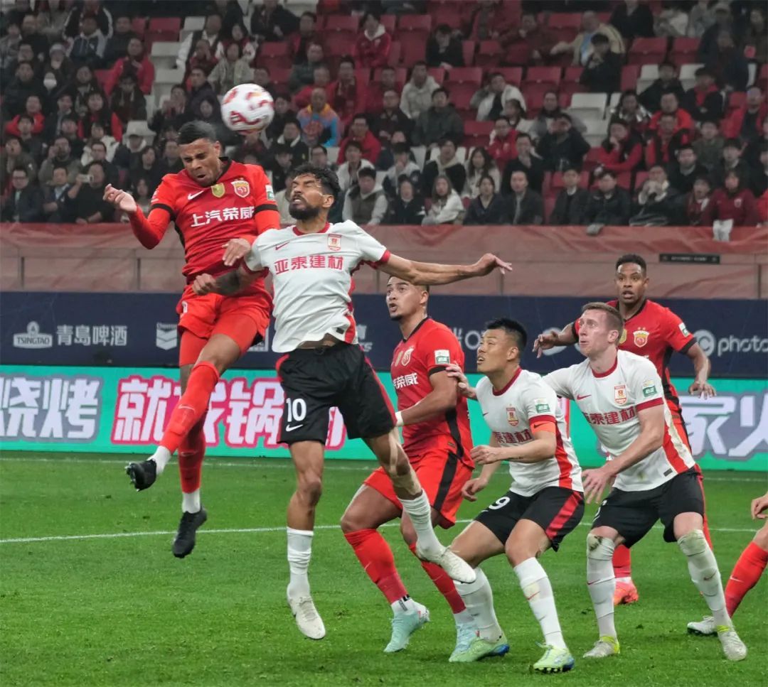 中超长春亚泰1-0青岛西海岸贺一然进球被吹奥莫伊胡安弗破门制胜的简单介绍