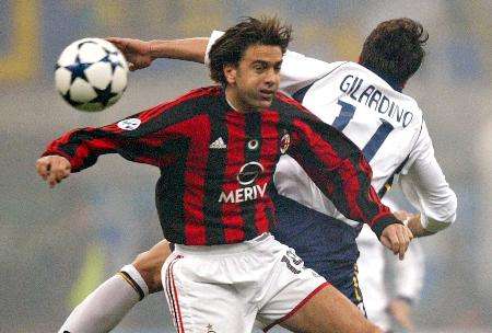 关于穆里尼奥悼念前波尔图队长科斯塔两人曾一起赢得欧冠冠军的信息  第1张