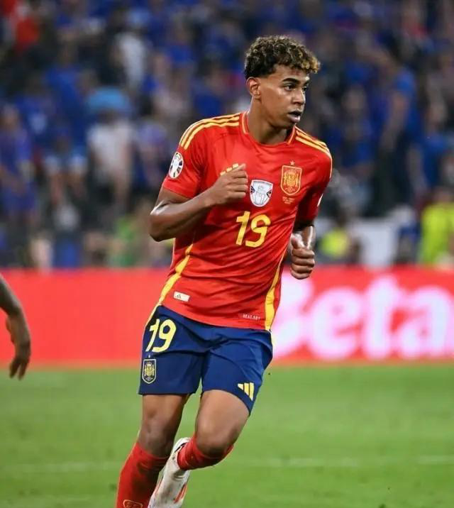 亚马尔退出西班牙队集训因有伤在身的简单介绍 第2张 亚马尔退出西班牙队集训因有伤在身的简单介绍 第2张