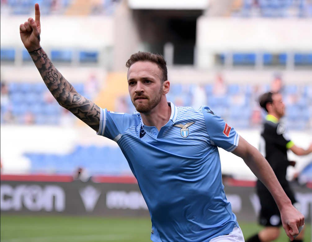 拉齐奥有意租借梅努球员在曼联缺少机会  第1张