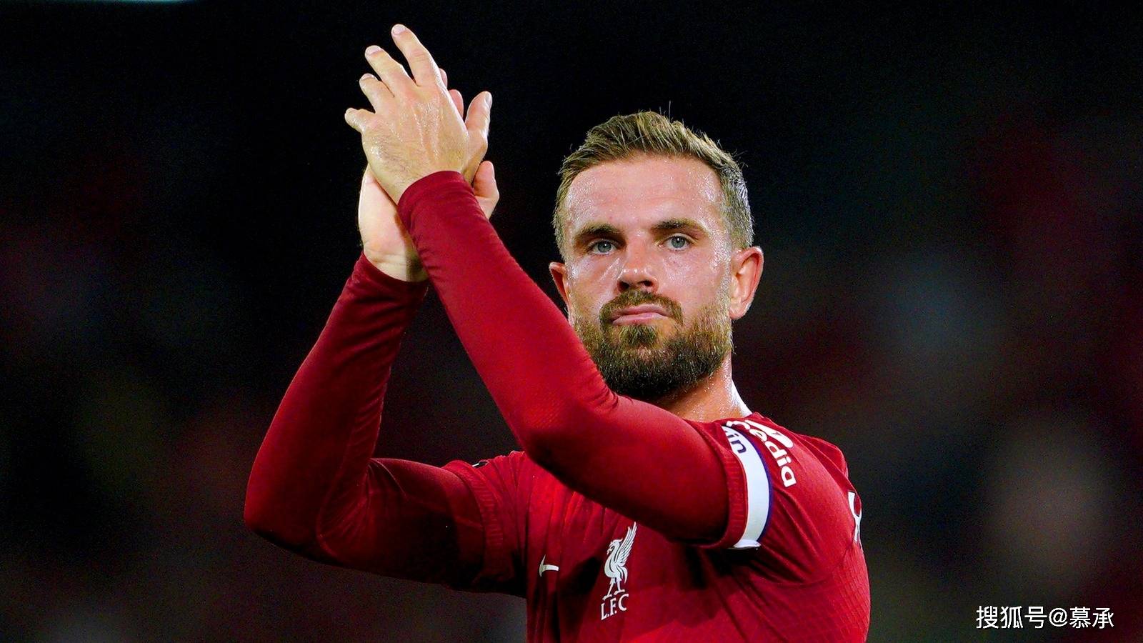 包含利物浦中卫深度不足引发担忧球队一直在寻找有潜力的年轻目标的词条