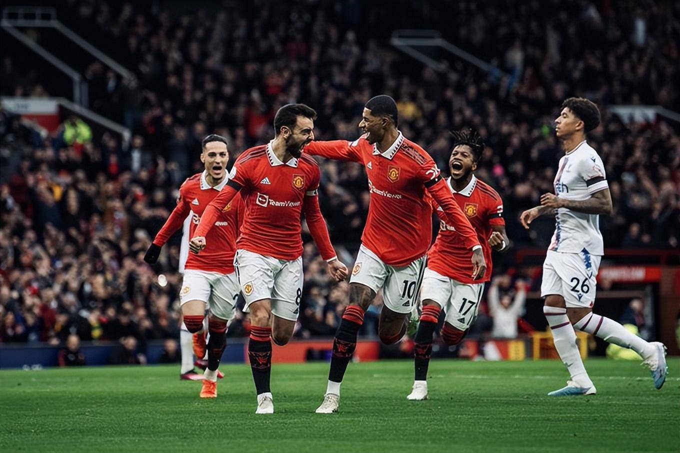 理查兹：为埃泽的精彩进球感到高兴埃泽弑旧主的简单介绍