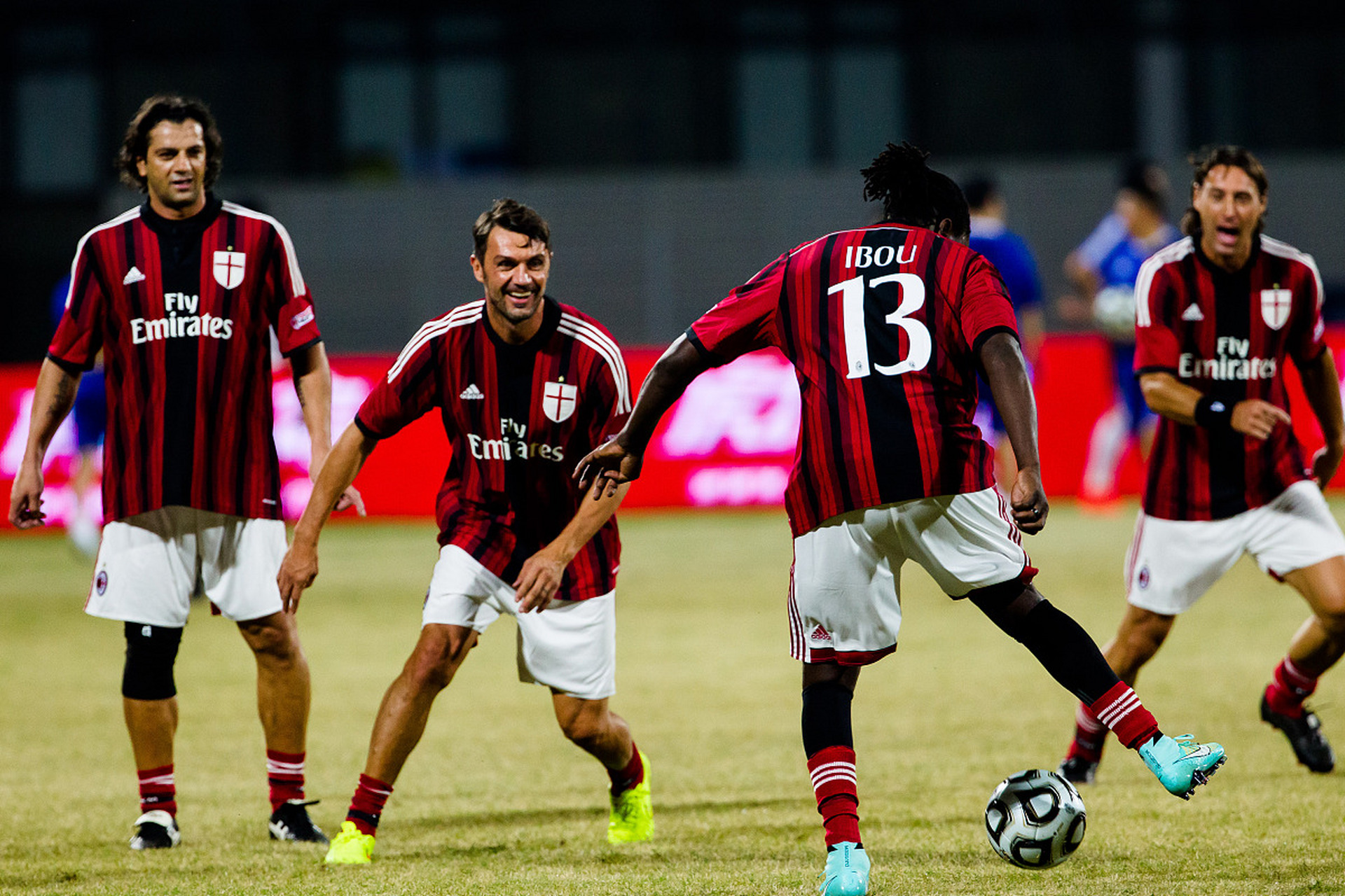 AC米兰有意富安健洋球员今夏与球队解约的简单介绍