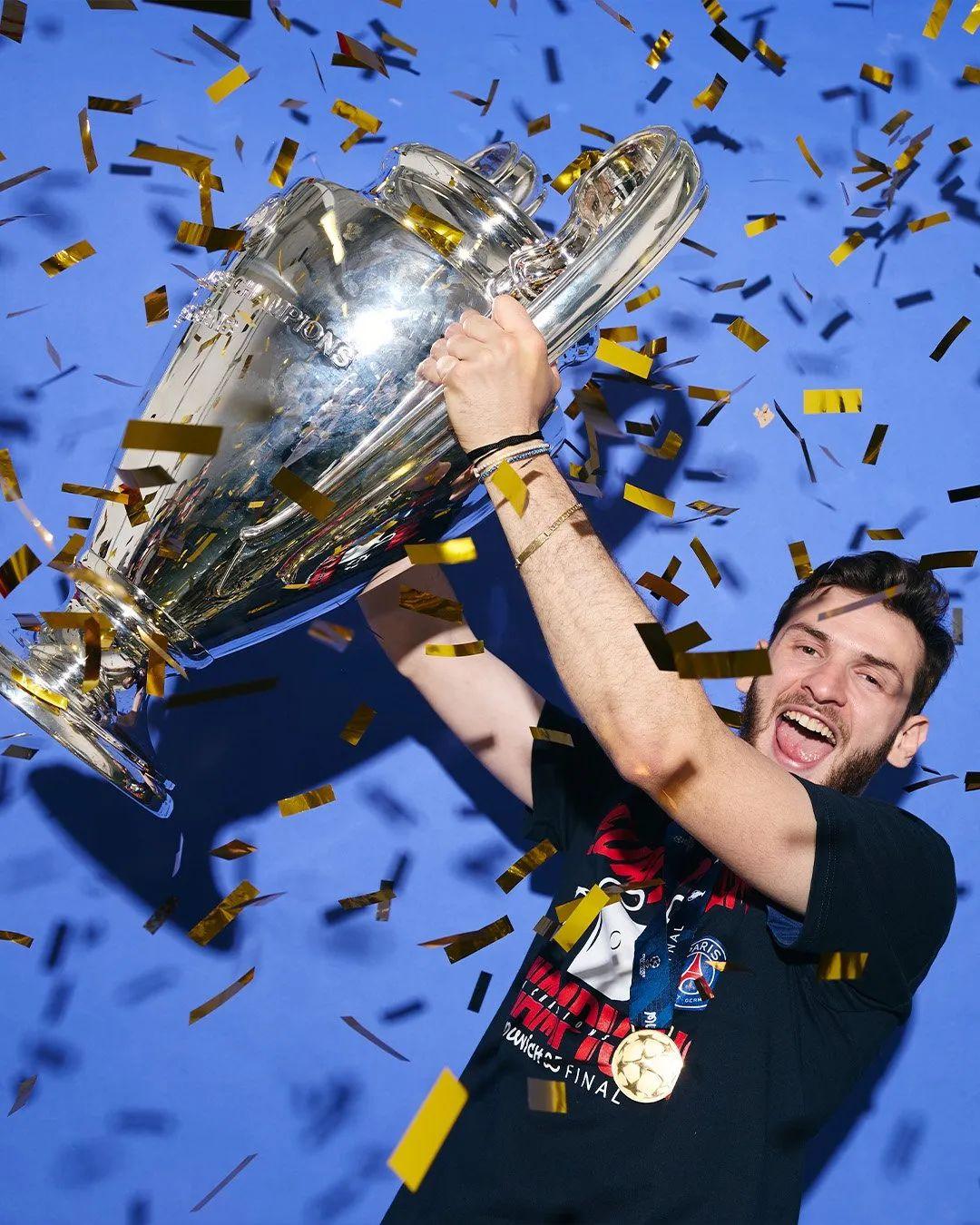 关于意大利球迷希望拉涅利重掌帅位力挽狂澜拯救国家队的信息  第1张