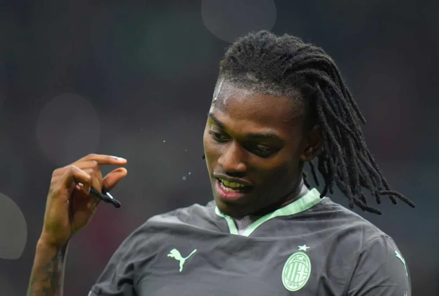 关于米兰无意出售莱奥红黑军团认为他是不可或缺的支柱的信息