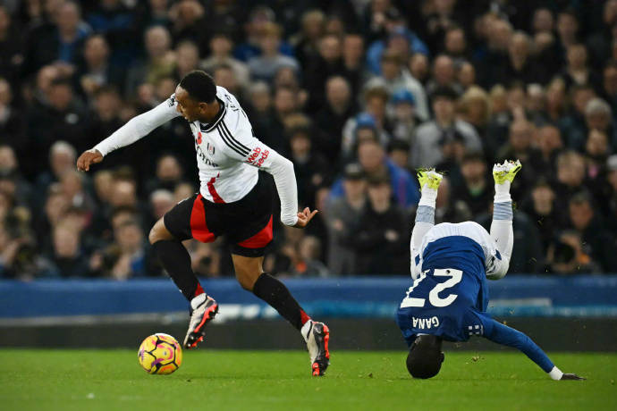 包含英超埃弗顿2-0富勒姆盖伊破门基恩头球建功的词条