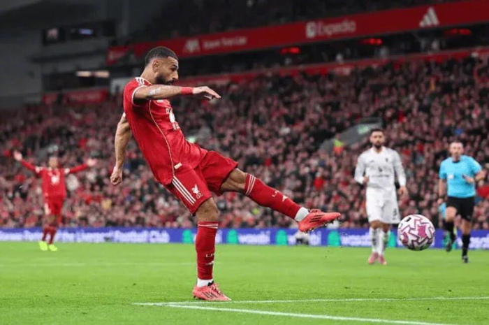 关于萨拉赫连续两场欧冠被放替补状态下滑地位岌岌可危的信息  第2张