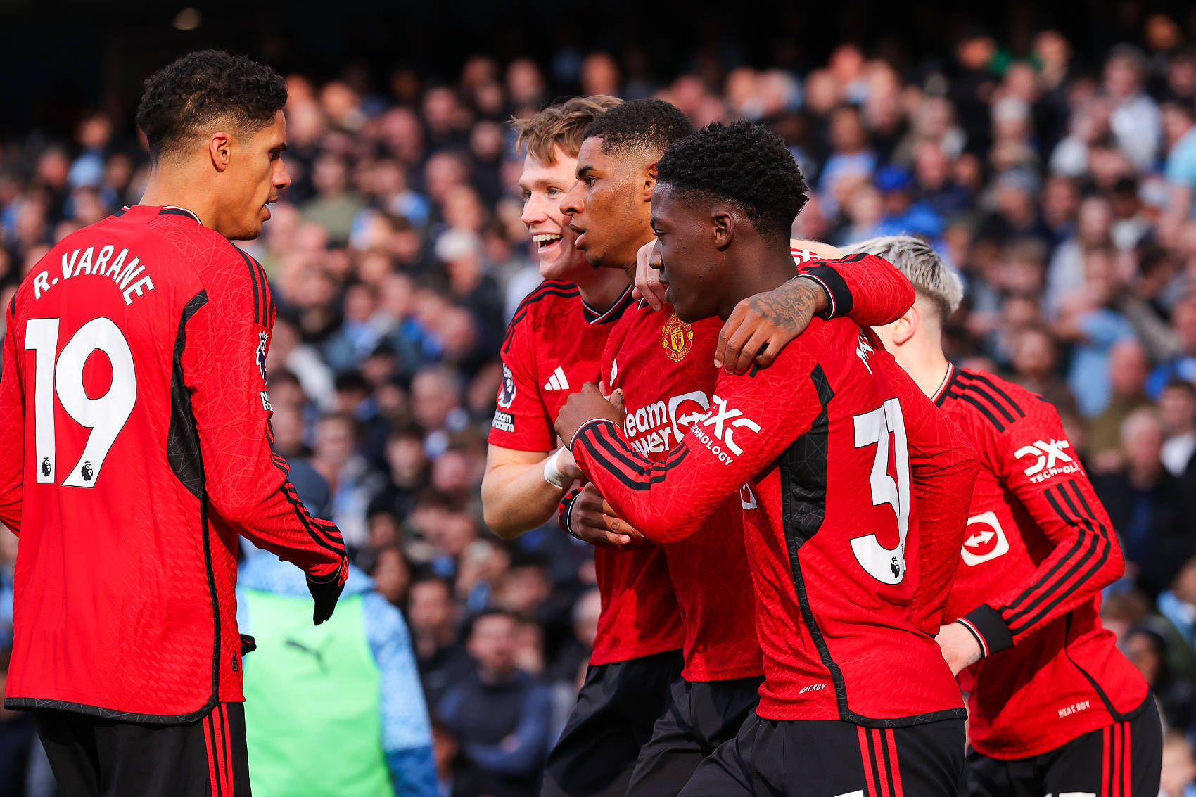 英联杯纽卡斯尔联2-0热刺喜鹊军团主场发威的简单介绍